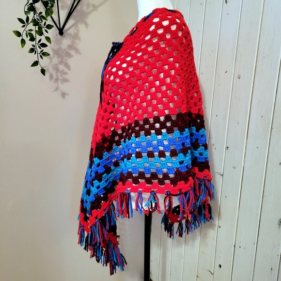 HANDKNIT FESTIVAL CROCHETED PONCHO - Picture 5 of 6